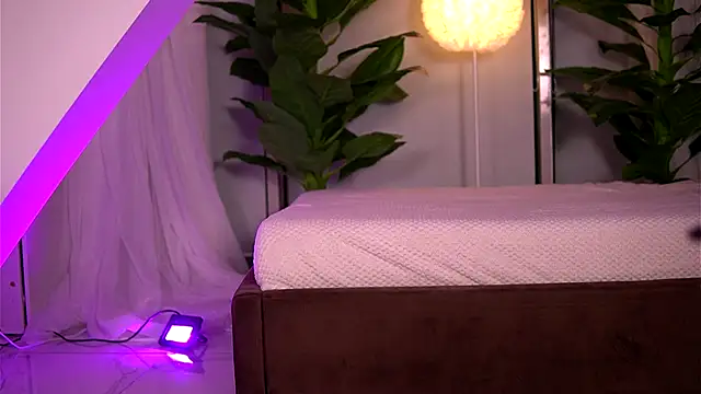 KaylaBray online show from 10.25.25