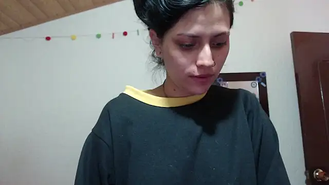 Snapshot of Gaby_cute_16 chatting on 10.10.25 Gaby cute 16 online show from 10.10.25