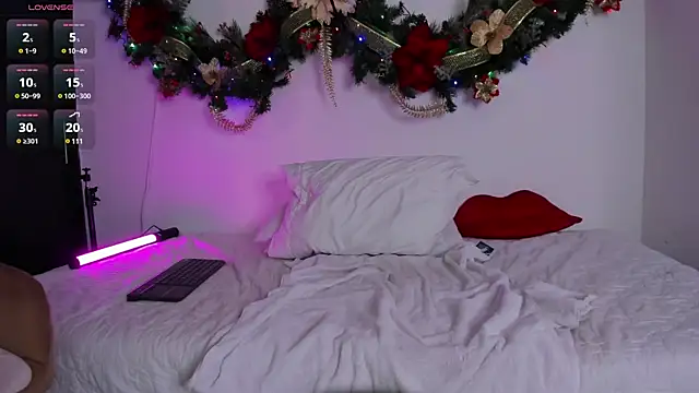 Snapshot of SexyCharlize08 chatting on 12.08.24 SexyCharlize08 online show from 12.08.24