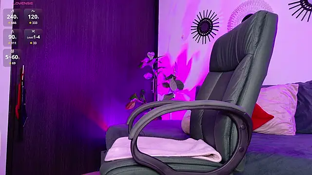 Snapshot of SexyCharlize08 chatting on 10.16.25 SexyCharlize08 online show from 10.16.25