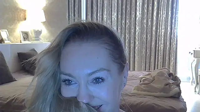 ZarinaSwift online show from 10.19.25