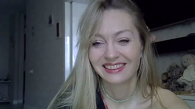 ZarinaSwift online show from 11.24.25