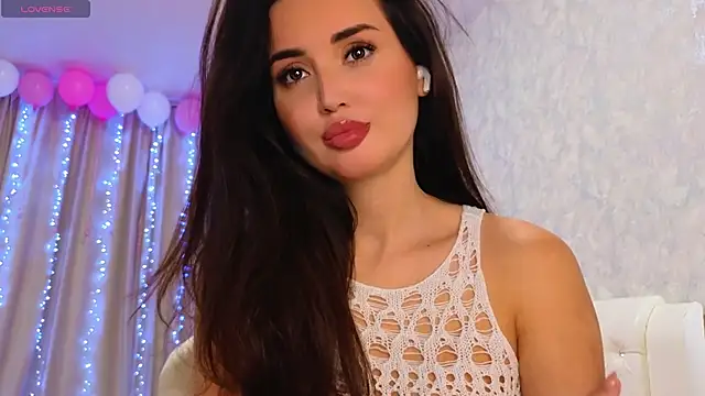 Snapshot of LaraSkinny chatting on 12.17.24 LaraSkinny online show from 12.17.24