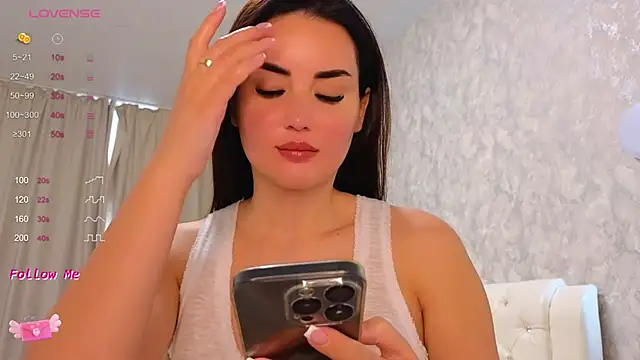 Snapshot of LaraSkinny chatting on 02.26.25 LaraSkinny online show from 02.26.25