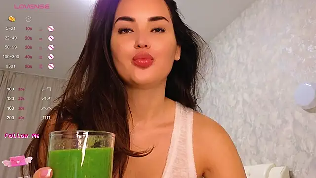 Snapshot of LaraSkinny chatting on 02.27.25 LaraSkinny online show from 02.27.25