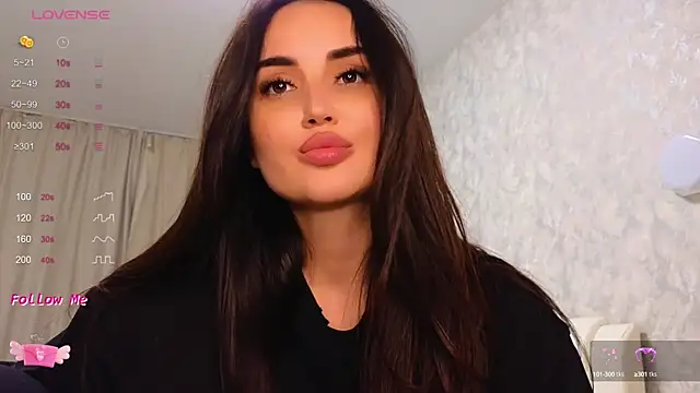 Snapshot of LaraSkinny chatting on 03.18.25 LaraSkinny online show from 03.18.25
