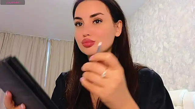 Snapshot of LaraSkinny chatting on 03.20.25 LaraSkinny online show from 03.20.25