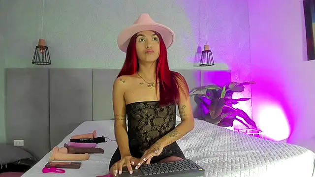 LiaVelez online show from 01.10.25