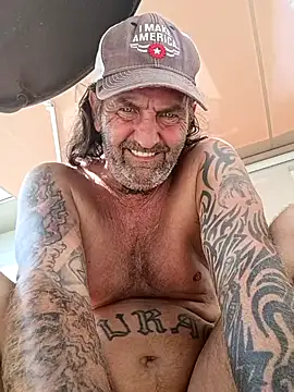 Snapshot of Hotbodyscottie chatting on 10.09.25 Hotbodyscottie online show from 10.09.25