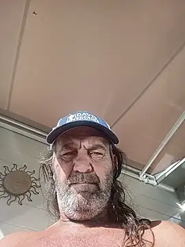 Snapshot of Hotbodyscottie chatting on 10.17.25 Hotbodyscottie online show from 10.17.25