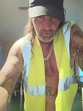 Snapshot of Hotbodyscottie chatting on 10.28.25 Hotbodyscottie online show from 10.28.25