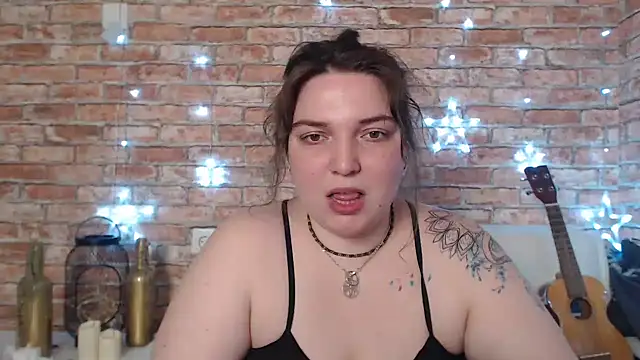 Amelia Kiss  online show from 12.19.24