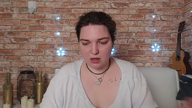 Amelia Kiss  online show from 12.20.24