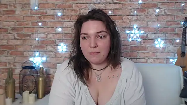 Amelia Kiss  online show from 12.21.24