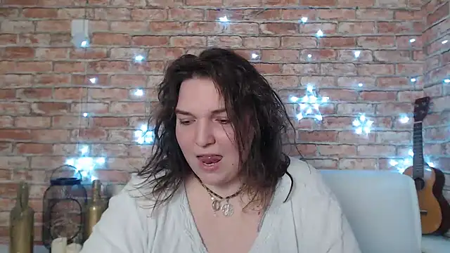Amelia Kiss  online show from 12.23.24