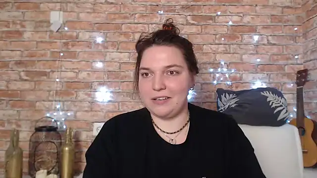 Amelia Kiss  online show from 12.28.24
