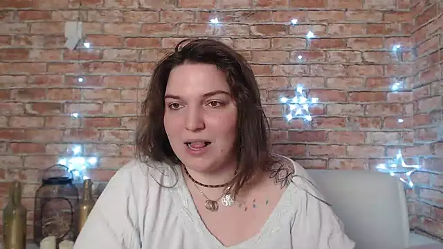 Amelia Kiss  online show from 01.15.25