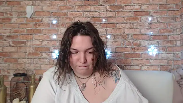 Amelia Kiss  online show from 01.16.25