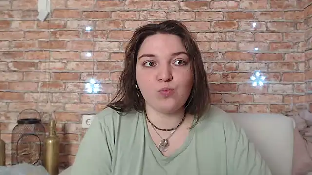 Amelia Kiss  online show from 01.17.25