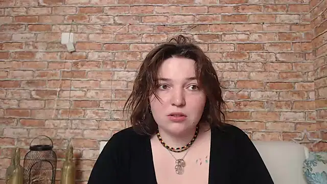 Amelia Kiss  online show from 02.20.25