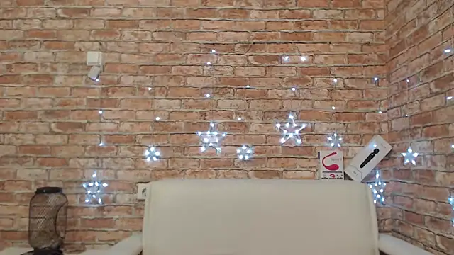 Amelia Kiss  online show from 12.23.25