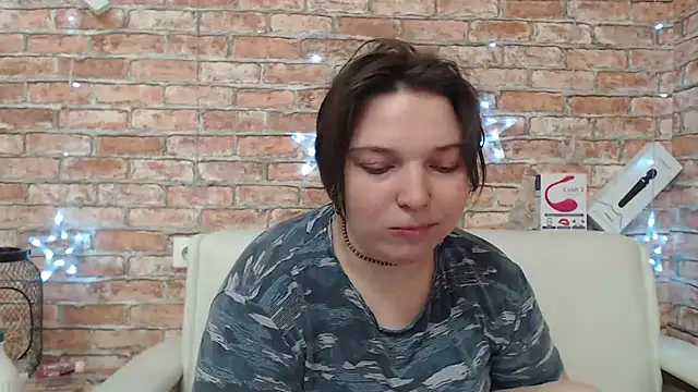Amelia Kiss  online show from 04.15.26