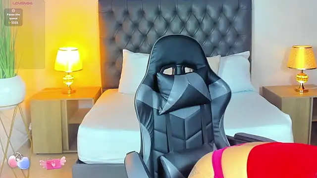 Snapshot of yosselin23 chatting on 02.17.25 yosselin23 online show from 02.17.25