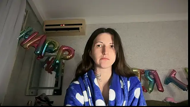 Snapshot of daddyandmyprincess chatting on 10.27.25 daddyandmyprincess online show from 10.27.25