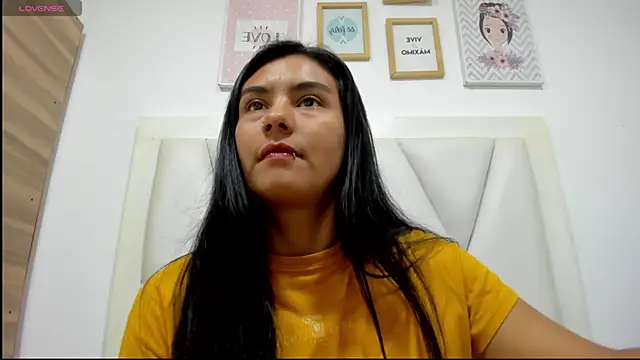 atilanadiaz7 online show from 04.21.26