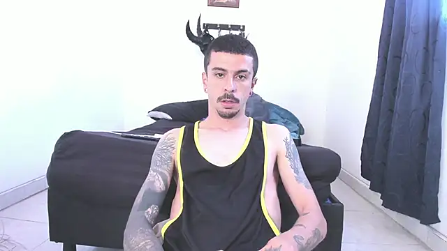 Snapshot of Aaron_BigDickxxx chatting on 05.24.26 Aaron BigDickxxx online show from 05.24.26