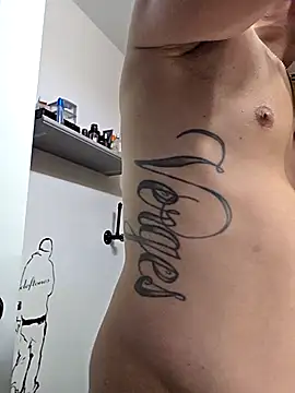 Snapshot of Twin2222 chatting on 10.01.25 Twin2222 online show from 10.01.25