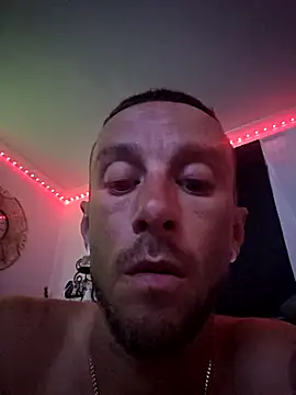 Snapshot of Twin2222 chatting on 10.08.25 Twin2222 online show from 10.08.25