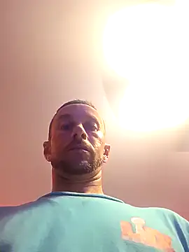 Snapshot of Twin2222 chatting on 10.10.25 Twin2222 online show from 10.10.25