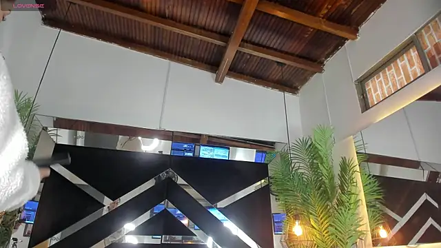 Snapshot of emily-fox chatting on 10.10.25 emily-fox online show from 10.10.25