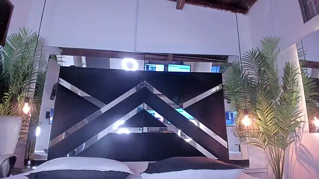 Snapshot of emily-fox chatting on 10.11.25 emily-fox online show from 10.11.25