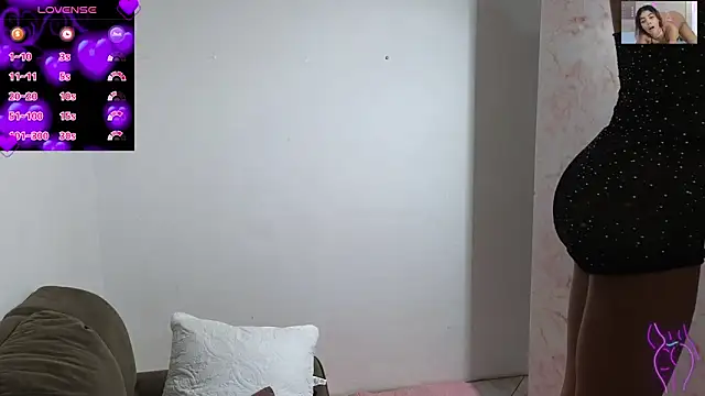 Snapshot of ElisaBoyer chatting on 10.13.25 ElisaBoyer online show from 10.13.25