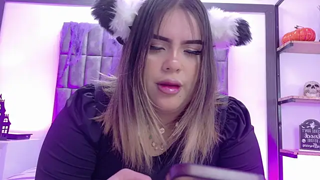 Snapshot of MeryStone chatting on 10.23.25 MeryStone online show from 10.23.25