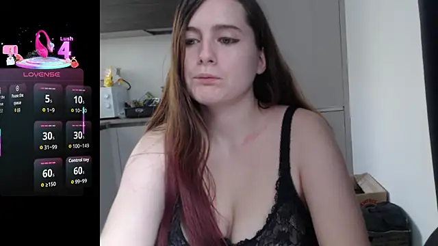 Snapshot of Dominahot4you chatting on 10.27.25 Dominahot4you online show from 10.27.25