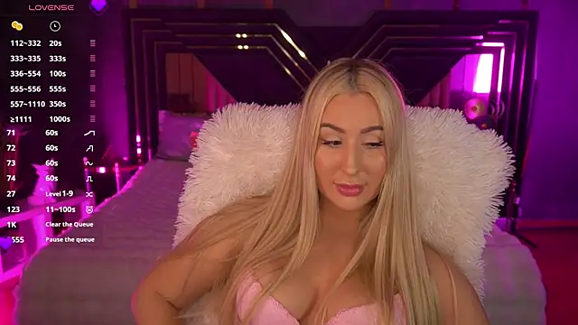 LiaBrazzerr online show from 12.17.25