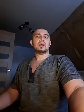 Snapshot of Foxyshaved chatting on 01.04.25 Foxyshaved online show from 01.04.25