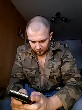 Snapshot of Foxyshaved chatting on 01.08.25 Foxyshaved online show from 01.08.25