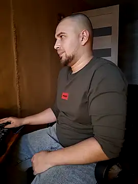 Snapshot of Foxyshaved chatting on 01.13.25 Foxyshaved online show from 01.13.25