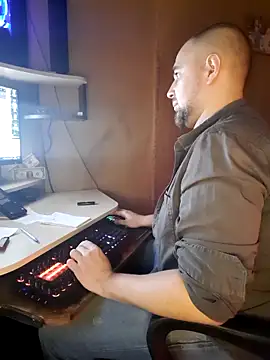 Snapshot of Foxyshaved chatting on 01.16.25 Foxyshaved online show from 01.16.25