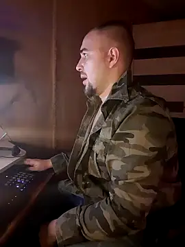 Snapshot of Foxyshaved chatting on 01.18.25 Foxyshaved online show from 01.18.25