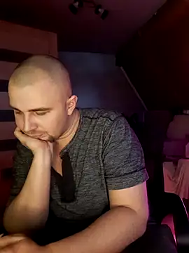 Snapshot of Foxyshaved chatting on 02.11.25 Foxyshaved online show from 02.11.25