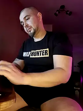 Snapshot of Foxyshaved chatting on 02.20.25 Foxyshaved online show from 02.20.25