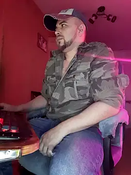 Snapshot of Foxyshaved chatting on 02.25.25 Foxyshaved online show from 02.25.25