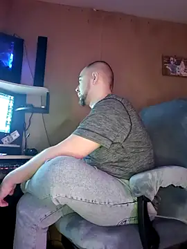 Snapshot of Foxyshaved chatting on 02.26.25 Foxyshaved online show from 02.26.25