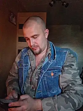 Snapshot of Foxyshaved chatting on 09.09.25 Foxyshaved online show from 09.09.25