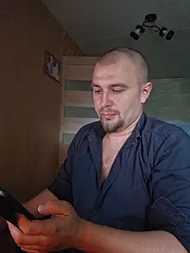 Snapshot of Foxyshaved chatting on 09.18.25 Foxyshaved online show from 09.18.25